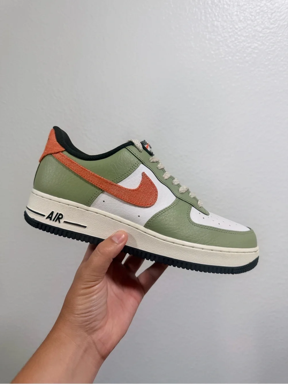 Nike Low Top Sneaker — Olive Green, White & Orange